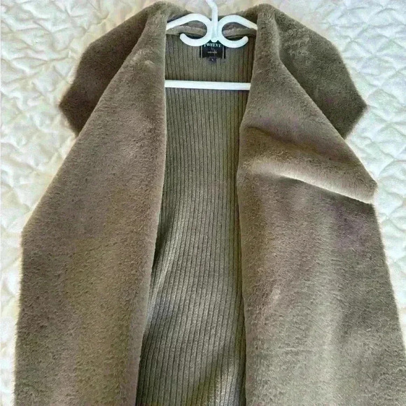 Woman’s fur coat jacket in dark brown - Picture 4 of 7